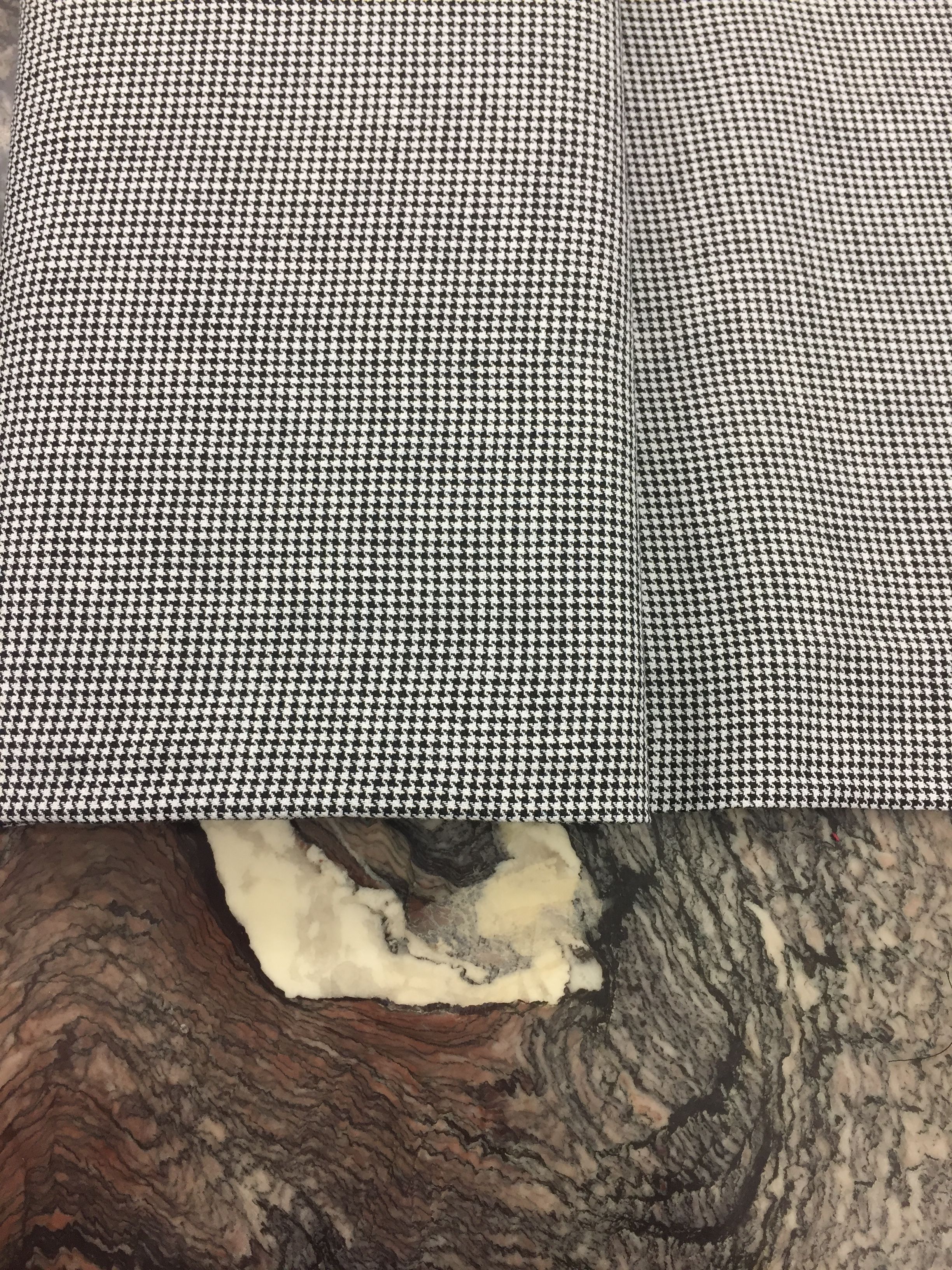 Hør "Houndstooth/Pepitatern"